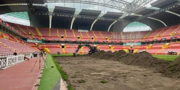 Kayserispor’un maçlarının oynadığı stadyumun saha zemini yenileniyor
