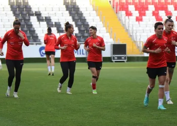 A Milli Kadın Futbol Takımı, Azerbaycan maçı hazırlıklarını tam kadro sürdürdü