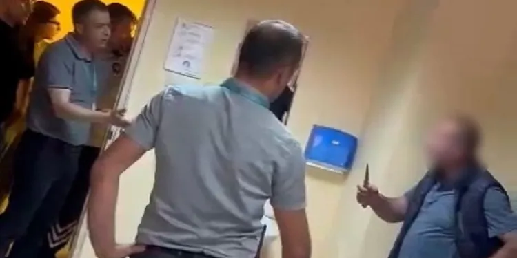Sağlık çalışanlarını bıçakla tehdit eden şahıs tutuklandı