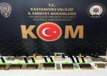 Kastamonu’da 16 adrese operasyon: 12 gözaltı