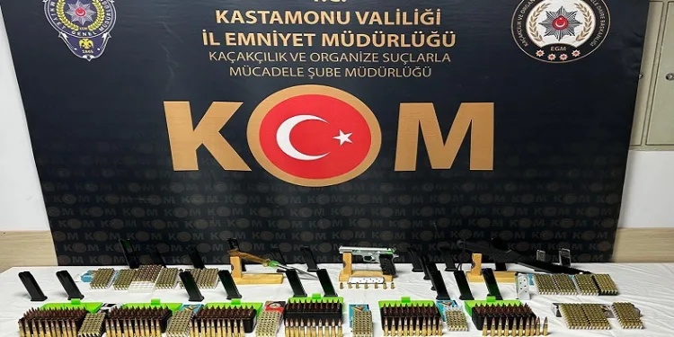 Kastamonu’da 16 adrese operasyon: 12 gözaltı