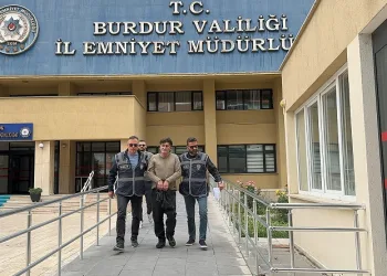 Burdur’da 19 yıl 9 ay hapis cezasıyla aranan firari yakalanarak cezaevine gönderildi