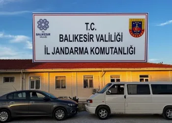 Ayvalık’ta 15 düzensiz göçmen ve 2 yabancı uyruklu organizatör yakalandı
