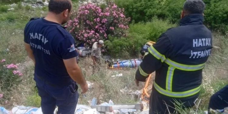 Hatay’da motosiklet uçuruma yuvarlandı: 1 yaralı
