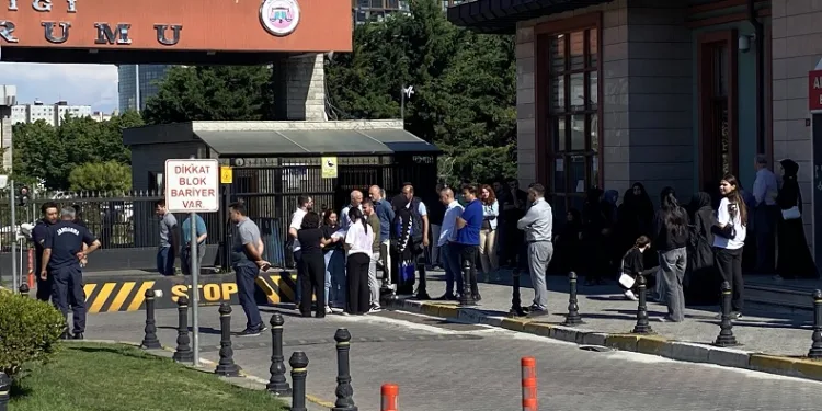 Beyoğlu’nda öldürülen genç kızın cenazesi Adli Tıp’tan alındı