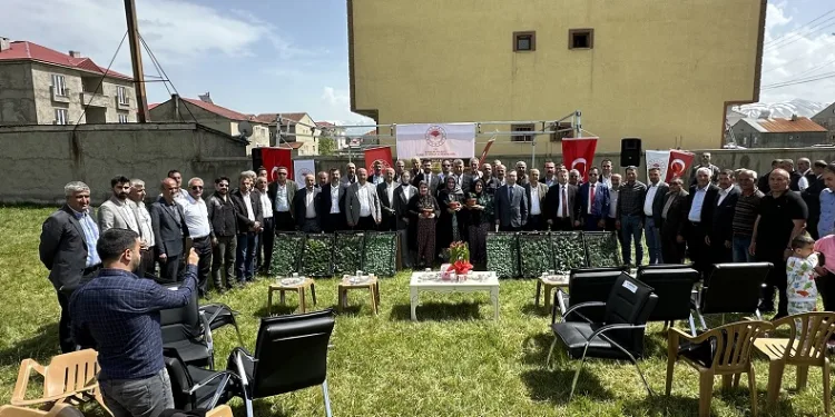 Yüksekova’da 257 çiftçiye 109 bin fide dağıtıldı