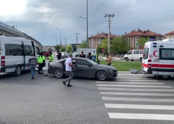 Kütahya’da otomobil ile minibüs çarpıştı