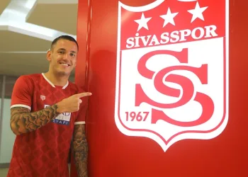 Sivasspor’un gol yükünü Rey Manaj sırtladı