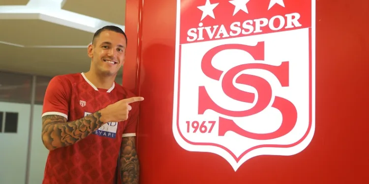 Sivasspor’un gol yükünü Rey Manaj sırtladı