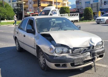 Gazipaşa’da 2 otomobil çarpıştı, sürücü ehliyetsiz ve 17 yaşında çıktı