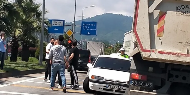 Karadeniz Sahil Yolu’nda kaza ucuz atlatıldı
