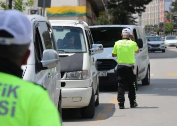 Araçlar tek tek denetlendi