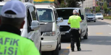 Araçlar tek tek denetlendi