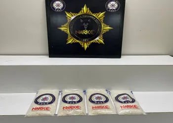Polis operasyonunda kumaşların içine gizlenmiş 4 kilo 36 gram uyuşturucu madde ele geçirildi