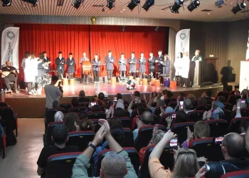 Geri dönüşüm malzemeleriyle konser verdiler