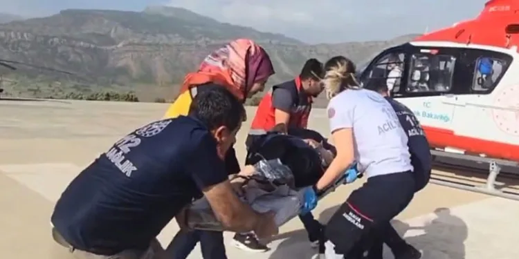 Ambulans helikopter hamile kadın için havalandı