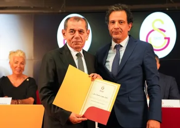 Galatasaray’da yeni yönetim mazbatalarını aldı