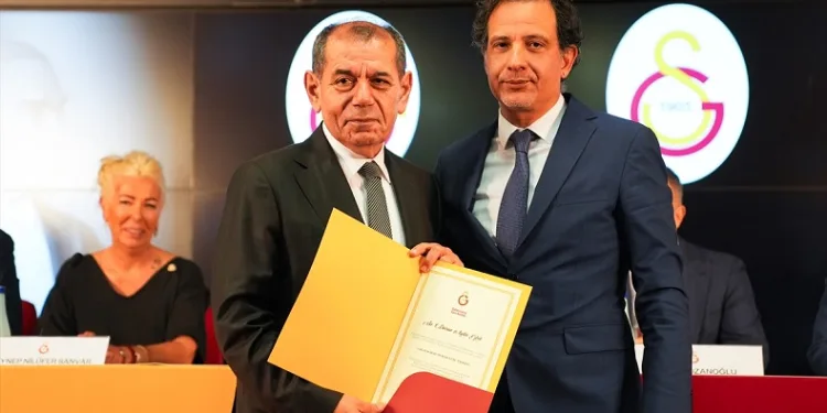 Galatasaray’da yeni yönetim mazbatalarını aldı