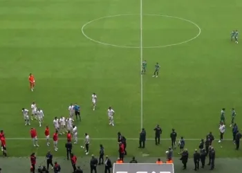 Bursaspor, ACN Vanspor FK maçı yarıda kaldı