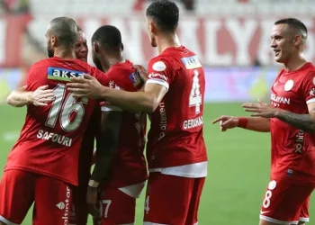 Antalyaspor Adana Demirspor’u 2 golle geçti