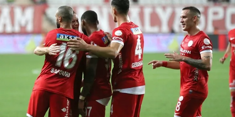 Antalyaspor Adana Demirspor’u 2 golle geçti