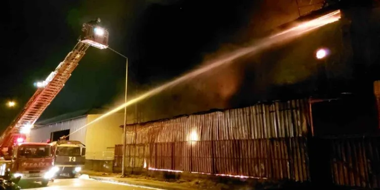 Samsun’da yatak ve koltuk fabrikasında yangın