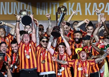 Şampiyon Galatasaray Kupasına kavuştu
