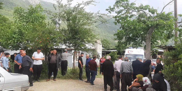 Aile katliamı: Silahla vurulmuş 3 ceset bulundu