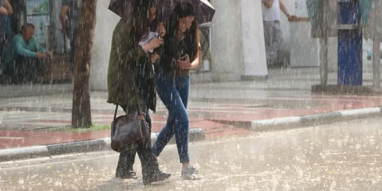 Manisa’ya gök gürültülü sağanak yağış uyarısı
