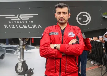 Terör destekçilerine şiirle cevap verdi