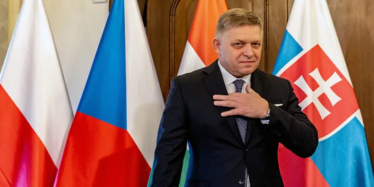 Slovakya başbakanına silahlı saldırı: Hayati tehlikesi var