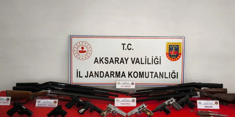 Düğün evinde cephanelik çıktı: 8 gözaltı