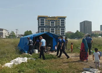 Bursa’da başıboş atlar ve göçebe çadırları toplandı