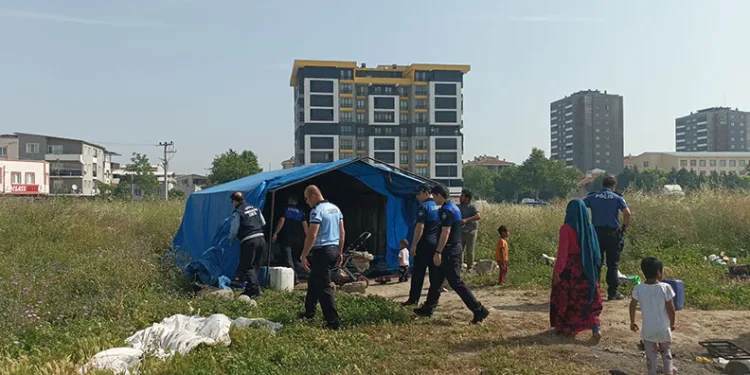 Bursa’da başıboş atlar ve göçebe çadırları toplandı