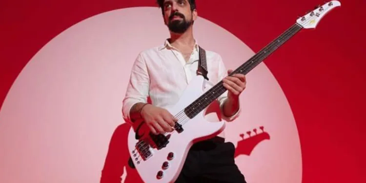 Sevgilisini darp eden gitarist hakim karşısına çıktı