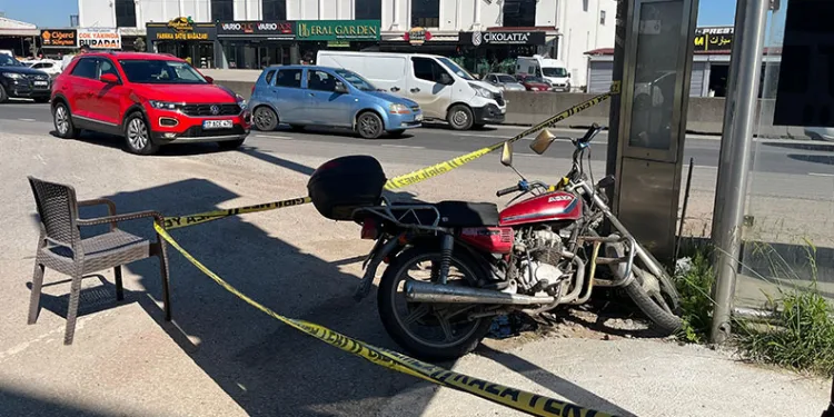 Motosiklet ciple çarpıştı: 1’i ağır 2 yaralı