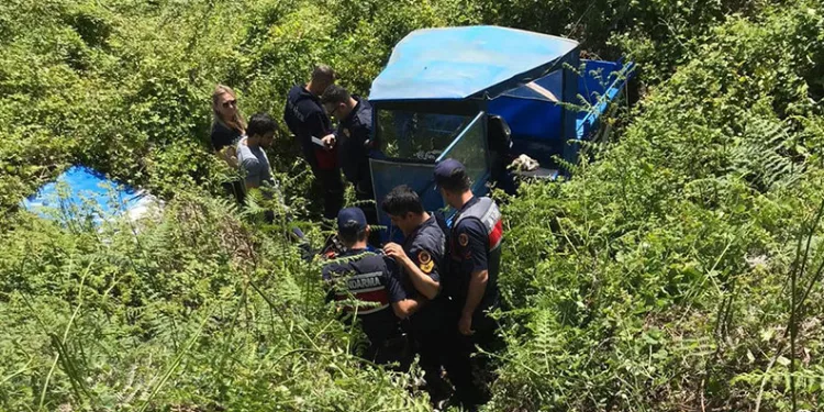 Alaplı’da tarım aracı şarampole uçtu: 1 ölü