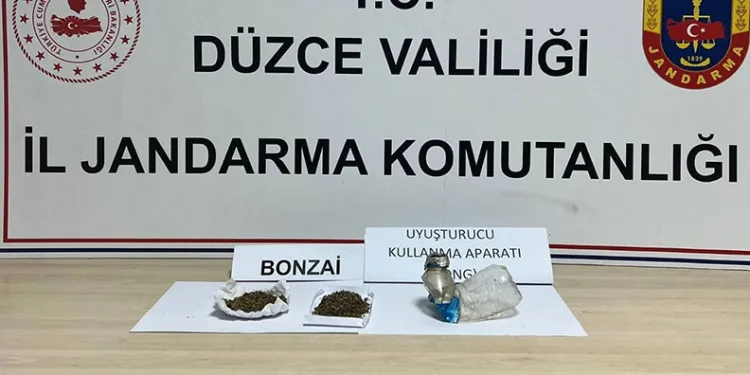 Uyuşturucu kullanan 12 kişi yakalandı