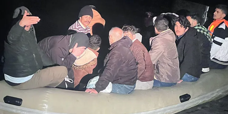 Datça açıklarında bir göçmen kaçakçısı yakalandı