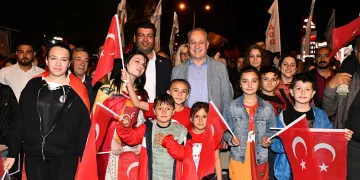 Cumhuriyet gençleri Mustafakemalpaşa’yı aydınlattı