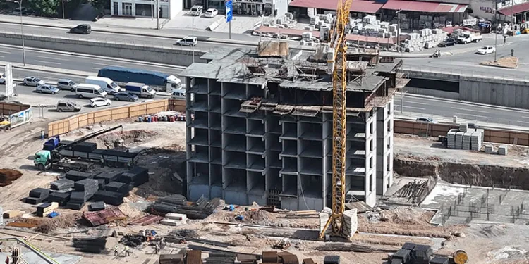 Ebrar Sitesi’nin yerinde binalar yükseliyor