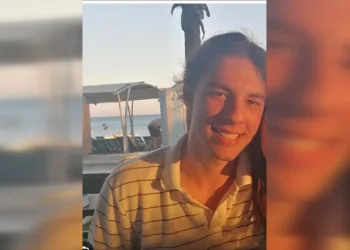 Balıkesir'de motokurye olarak çalışırken uğradığı bıçaklı saldırı sonucu hayatını kaybeden üniversite öğrencisi Ata Emre Akman olayında yeni bir gelişme yaşandı. Akman'ı bıçaklayarak öldüren katil zanlısı E.Ö.'nün babası O.Ö. de tutuklandı.