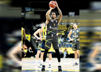Aliağa Petkimspor’da Efianayi sezonun öne çıkan oyuncularından oldu