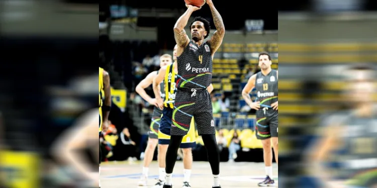Aliağa Petkimspor’da Efianayi sezonun öne çıkan oyuncularından oldu