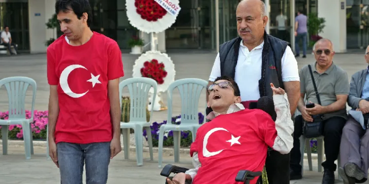 Özel bireylerin temsili askerliği duygulandırdı