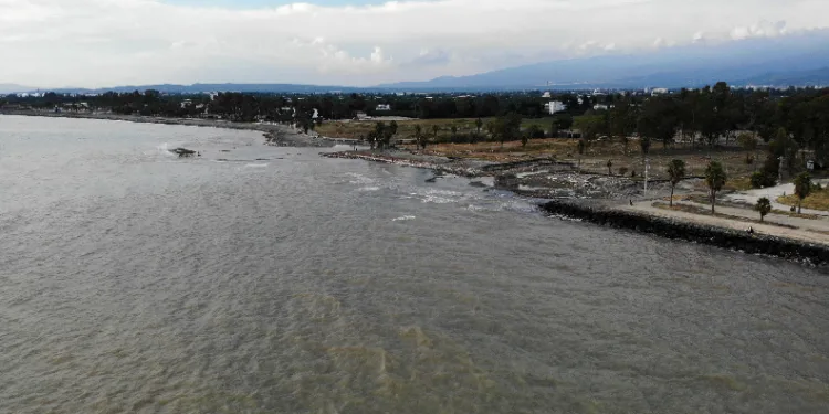 Hatay'da denizin rengi değişti