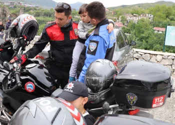 Polislerden özel öğrencilere ziyaret
