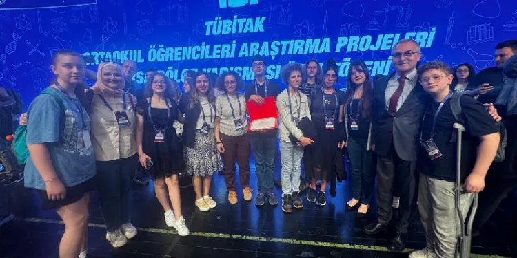 4 proje ekibi başarılara imza attı