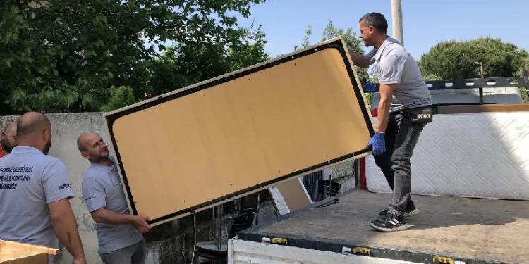 Yunusemre Belediyesi vatandaşın yardımına koşuyor