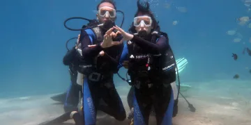 Fethiye’de deniz altında evlilik teklifi